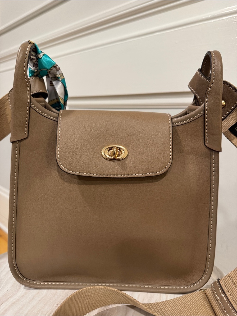 Dooney & Bourke Bag Penrose 2 Messenger 25 Taupe Leather Crossbody - Picture 5 of 17